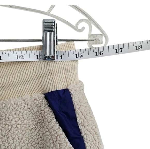 Nike Red Hoodie and Champion White Shorts Set - Picture 12 of 13